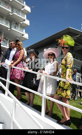 Epsom Downs, Surrey, UK. 6. Juni 2014. Ladies Day bei den Eichen, Epsom Downs Credit: Motofoto/Alamy Live-Nachrichten Stockfoto