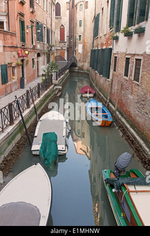 Venedig, Italien - 14. März 2014: Blick zum Cale Lavezzera Kanal Stockfoto