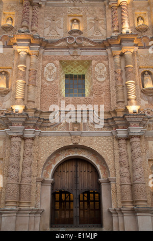 Mexiko, Chiapas, San Cristobal de Las Casas, Tempel von Santo Domingo de Guzman, gegründet im Jahre 1547, Barockfassade, Abend Lichter Stockfoto