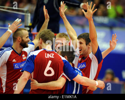 Ceske Budejovice, Tschechische Republik. 6. Juni 2014. Tschechische Republik-Spieler während des Spiels der Gruppe E der Volleyball World League Tschechien Vs Korea in Ceske Budejovice, Tschechische Republik, 6. Juni 2014 abgebildet. © Vaclav Pancer/CTK Foto/Alamy Live-Nachrichten Stockfoto