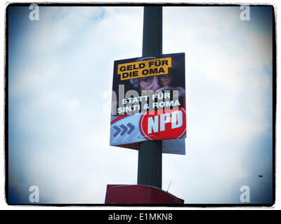 Abgebildet ist ein Wahlplakat für die radikalen deutschen Rightwingers Partei NPD (Deutsch Nationaldemocratic Paty) In Berlin vor den Wahlen zum Europäischen Parlament am 12. Mai 2014. Foto: Wolfram Steinberg dpa Stockfoto