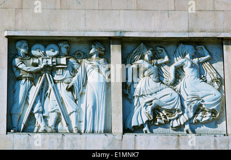 Stein Fries an der Fassade des Art-Deco-Gebäude eines ehemaligen Kinos und Theater jetzt ein Hotel Lissabon Portugal Westeuropa Eden Stockfoto