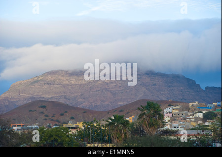 Der 750 m hohe Berg auf Sao Vicente Insel des kapverdischen Archipels. Stockfoto