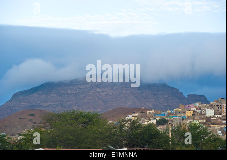 Der 750 m hohe Berg auf Sao Vicente Insel des kapverdischen Archipels. Stockfoto