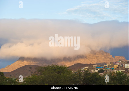 Der 750 m hohe Berg auf Sao Vicente Insel des kapverdischen Archipels. Stockfoto