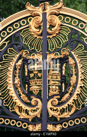 Großbritannien, England, London, Buckingham Palace, Tor, Detail, Wappen, Stockfoto