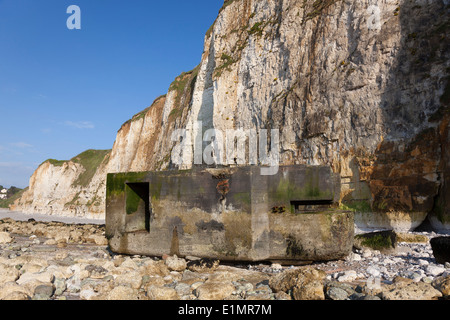 Bunker in den Strand von Dieppe, Côte d ' d'Albatre, Haute-Normandie, Frankreich Stockfoto