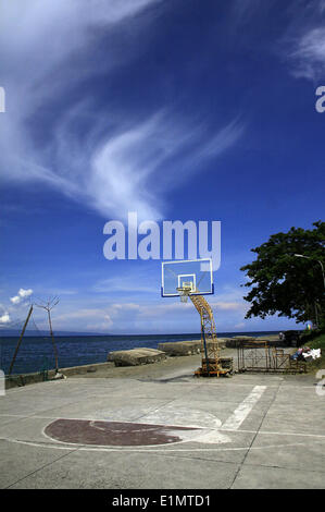 Dumaguete, Negros Oriental, Philippinen. 16. April 2008. Ein Basketball hoop in der Küstenstadt Stadt Dumaguete auf der Insel Negros, Philippinen, 4 Juni, 2014.PHILLIP PRINS © Phillip Prins/Prensa Internacional/ZUMAPRESS.com/Alamy Live-Nachrichten Stockfoto