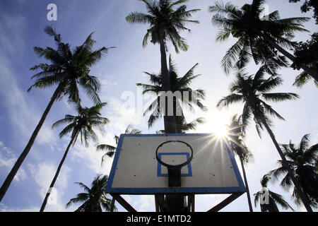 Dumaguete, Negros Oriental, Philippinen. 16. April 2008. Einen Basketballkorb am Stadtrand von Dumaguete City auf der Insel Negros, Philippinen, 4. Juni 2014. PHILLIP PRINS © Phillip Prins/Prensa Internacional/ZUMAPRESS.com/Alamy Live-Nachrichten Stockfoto