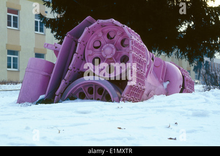 Kunstinstallation "Zehn DAG Tank" tschechischen bildenden Künstlers David Cerny in Lazne Bohdanec, Mittelböhmen, Tschechien. Stockfoto