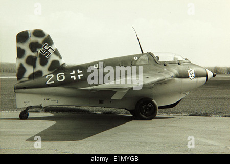 Die Messerschmitt ME 163 Komet war ein Raketenabfanggerät, das während des Zweiten Weltkriegs von der Luftwaffe eingesetzt wurde. Bekannt für ihre Hochgeschwindigkeitsfähigkeiten war sie eines der schnellsten Flugzeuge des Krieges, aber ihre betrieblichen Einschränkungen behinderten ihre Wirksamkeit. Stockfoto