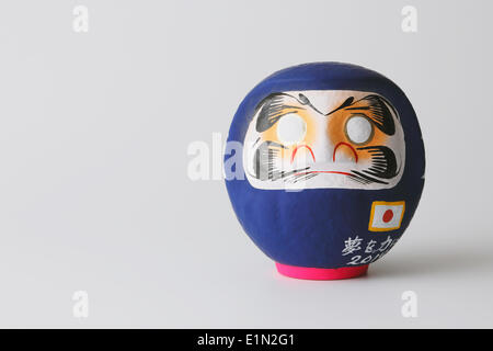 Japan. 2. Juni 2014. Daruma Puppe, 2. Juni 2014 - Fußball: der Daruma-Puppe mit der Farbe der japanischen Fußball-Nationalmannschaft, in Japan blau lackiert. © AFLO/Alamy Live-Nachrichten Stockfoto