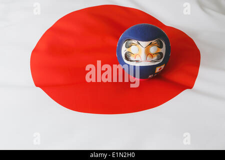 Japan. 2. Juni 2014. Daruma Puppe, 2. Juni 2014 - Fußball: der Daruma-Puppe mit der Farbe der japanischen Fußball-Nationalmannschaft, in Japan blau lackiert. © AFLO/Alamy Live-Nachrichten Stockfoto