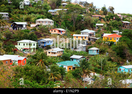 Traditionelle Grenadian Gehäuse auf dem Hügel am Mont Tout, in der Nähe von St. George, Grenada, West Indies Stockfoto