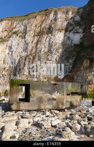 Bunker in den Strand von Dieppe, Côte d ' d'Albatre, Haute-Normandie, Frankreich Stockfoto