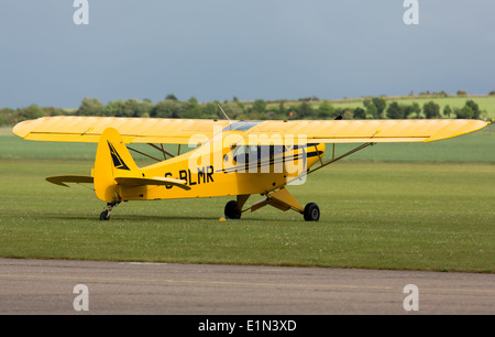 Eine Piper PA-18 Super Cub Leichtflugzeug in Duxford Stockfoto