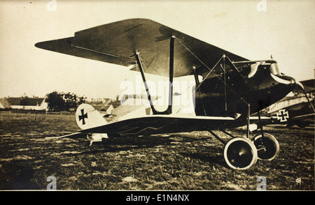 Die Pfalz D.. III war ein deutsches Kampfflugzeug, das während des Ersten Weltkriegs eingesetzt wurde und für sein unverwechselbares Design und seine Agilität bekannt war, spielte es eine wichtige Rolle im Luftkampf, insbesondere in den späteren Phasen des Krieges. Stockfoto