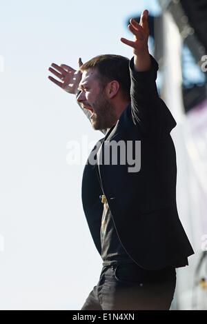 Nuerburg, Deutschland. 6. Juni 2014. Tom Meighan, Frontmann der britischen Rockband Kasabian führt, während das Rockfestival "Rock am Ring" am Nürburgring in der Nähe von Nuerburg, Deutschland, 6. Juni 2014. Es ist der 29. Rock am Ring und das letzte Mal es wird stattfinden am Nürburgring. Foto: Thomas Frey/Dpa/Alamy Live News Stockfoto
