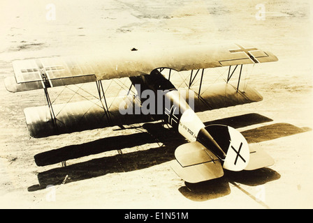 Die Pfalz D. XII war ein deutsches Kampfflugzeug, das während des Ersten Weltkriegs eingesetzt wurde. Bekannt für seinen starken Motor und seine hervorragende Manövrierfähigkeit war sie ein bedeutender Fortschritt im Luftkampf für die deutschen Luftstreitkräfte. Stockfoto