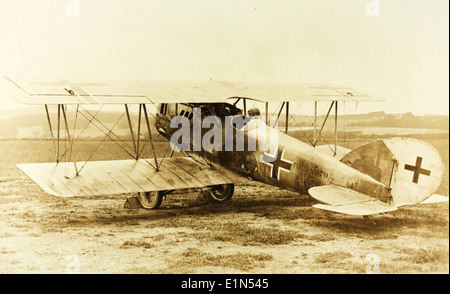 Die Pfalz D.. XII war ein deutsches Kampfflugzeug, das während des Ersten Weltkriegs eingesetzt wurde und für seine Manövrierfähigkeit bekannt war, wurde im zweiten Teil des Krieges eingesetzt und wurde von verschiedenen Luftstreitkräfte-Geschwadern betrieben. Stockfoto
