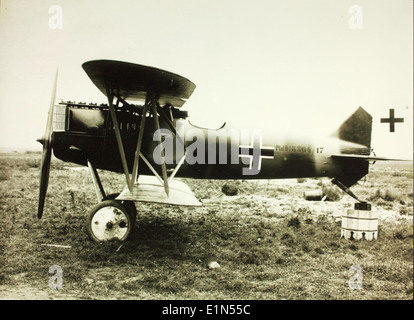 Die Pfalz D.. XV war ein deutsches zweiflügeliges Kampfflugzeug, das während des Ersten Weltkriegs eingesetzt wurde. Bekannt für sein robustes Design, wurde es von der Deutschen Luftfahrt in den letzten Phasen des Konflikts eingesetzt. Stockfoto