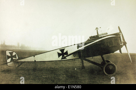 Die Pfalz E.. V war ein Kampfflugzeug aus dem Ersten Weltkrieg, das für seine Agilität und Effektivität im Luftkampf bekannt ist. Sie war einer der wichtigsten Kämpfer, die während des Krieges von den Luftstreitkräften eingesetzt wurden. Stockfoto