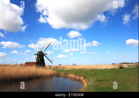 Ein Blick auf Herringfleet Kittel Entwässerung Mühle in Herringfleet, Suffolk, England, Vereinigtes Königreich... Stockfoto