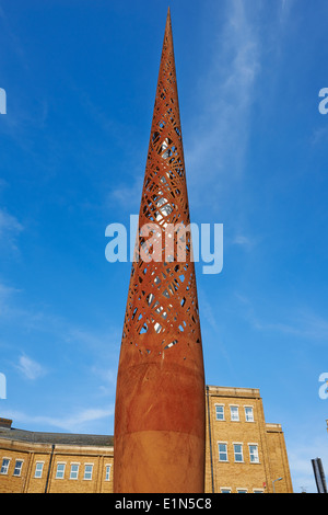 Die Kerze neben Victoria Dock von Wolfgang Buttress Gloucester Gloucestershire UK Stockfoto