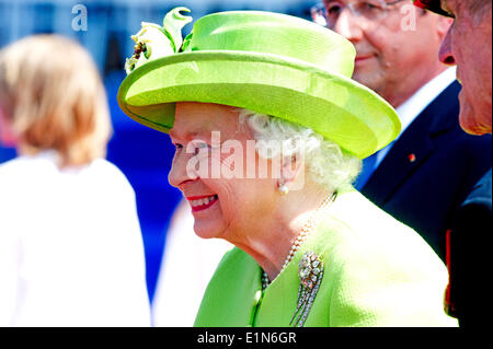 Normandie, Frankreich. 6. Juni 2014. Die britische Königin Elizabeth II. anlässlich des 70. Jahrestages des d-Day Landungen, am Sword Beach, Ouistreham, Normandie, Frankreich, 6. Juni 2014. Bildnachweis: Dpa picture Alliance/Alamy Live News Stockfoto