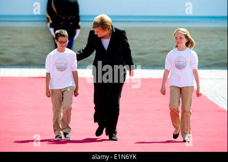 Normandie, Frankreich. 6. Juni 2014. Bundeskanzlerin Angela Merkel anlässlich des 70. Jahrestages des d-Day Landungen, am Sword Beach, Ouistreham, Normandie, Frankreich, 6. Juni 2014. Bildnachweis: Dpa picture Alliance/Alamy Live News Stockfoto