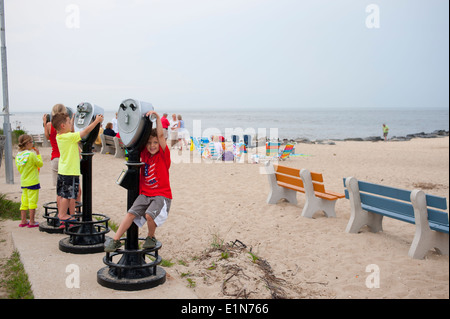 USA New Jersey NJ Cape kann Punkt Sunset Beach Kinder spielen im Sommer sand Stockfoto