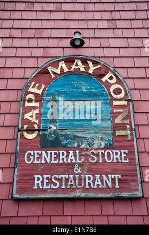 USA New Jersey NJ Cape May Point - Red Store Restaurant Café und Gemischtwaren - äußere Zeichen Stockfoto