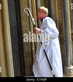 Kathedrale von Wells, Somerset, UK. 7. Juni 2014. Rechts Rev Peter Hancock als 79. Bischof markiert offiziell den Beginn von seinem Ministerium für Kredit: Robert Timoney/Alamy Live News Stockfoto