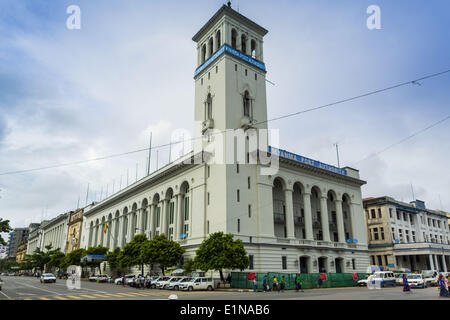 Yangon, Region Yangon, Myanmar. 7. Juni 2014. Die Hafenbehörde von Myanmar zählt zu Yangons besser erhaltene Gebäude aus der Kolonialzeit. Es wurde 1920 gebaut. Yangon hat die höchste Konzentration von Kolonialbauten stehen in Asien noch. Anstrengungen unternommen, um das Gebäude zu erhalten, aber viele sind in einem schlechten Zustand und nicht retten. © Jack Kurtz/ZUMAPRESS.com/Alamy Live-Nachrichten Stockfoto