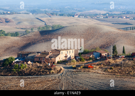 Morgen-Landschaft im Gebiet zwischen Siena und Asciano, Crete Senesi, Provinz Siena, Toskana, Italien Stockfoto