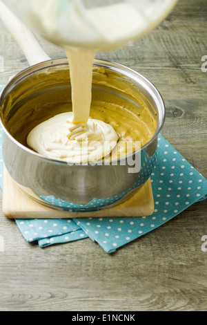 Serie über die Zubereitung von Speiseeis Süßholz (Lakritz) Stockfoto