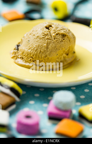 Serie über die Zubereitung von Speiseeis Süßholz (Lakritz) Stockfoto