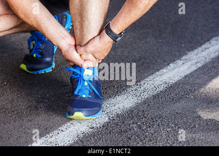 Gebrochenen Knöchel verstaucht - Sportverletzung ausgeführt. Stockfoto