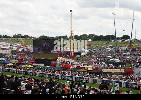 Epsom Downs, Surrey, UK. 7. Juni 2014. Atmosphäre auf dem Hügel an der Derby, Epsom Downs Credit: Motofoto/Alamy Live-Nachrichten Stockfoto