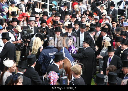 Epsom Downs, Surrey, UK. 7. Juni 2014. Australien gewinnt das Derby, Epsom Downs Credit: Motofoto/Alamy Live News Stockfoto