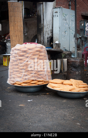 Vermicelli verkauft am Straßenrand im Ramadan Lahore, Pakistan Stockfoto