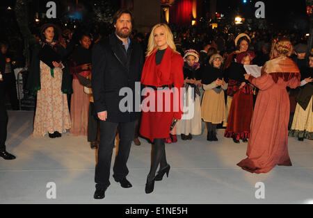 London, UK, UK. 3. November 2009. Jim Carrey und Jenny Mccarthy besuchen die UK-Premiere von "A Christmas Carol" an Empire Leicester Square. © Ferdaus Shamim/ZUMA Wire/ZUMAPRESS.com/Alamy Live-Nachrichten Stockfoto