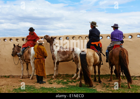 Mongolei, Ovorkhangai Provinz, Ondorshireet, Zuschauer beim Naadam festival Stockfoto