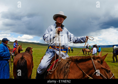 Mongolei, Arkhangai Provinz, Bulgan, Zuschauer beim Naadam festival Stockfoto