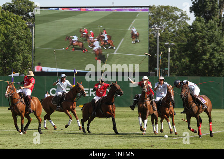 Buenos Aires V Team Peking bei Chestertons Polo im Park 2014-Team Stockfoto