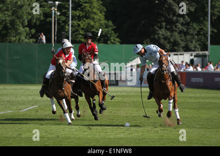 Buenos Aires V Team Peking bei Chestertons Polo im Park 2014-Team Stockfoto