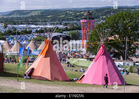 Glastonbury Festival 2013 The Park Bühnenansicht aus dem Tipi Stockfoto