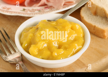 Piccalilli Relish gehackte eingelegte Gemüse mit Senf und Kurkuma gewürzt Stockfoto