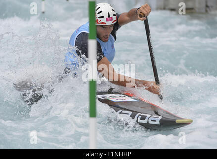 Waltham Cross, Hertfordshire, UK. 7. Juni 2014. Spaniens ANDER ELOSEGI Befugnisse durch die Gischt während dem C1 Mens Final im Lee Valley White Water Centre: Steve FlynnZUMA Presse Credit: Steve Flynn/ZUMA Wire/ZUMAPRESS.com/Alamy Live News Stockfoto