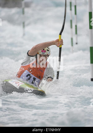 Waltham Cross, Hertfordshire, UK. 7. Juni 2014. Spaniens SAMUEL HERNANDEZ treibt durch die Wellen während der K1-Herren-Halbfinale im Lee Valley White Water Centre: Steve FlynnZUMA Presse Credit: Steve Flynn/ZUMA Wire/ZUMAPRESS.com/Alamy Live News Stockfoto